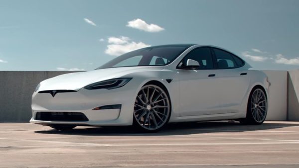 เช่า Tesla Model S รายวัน ราคาวันละเท่าไหร่ ?