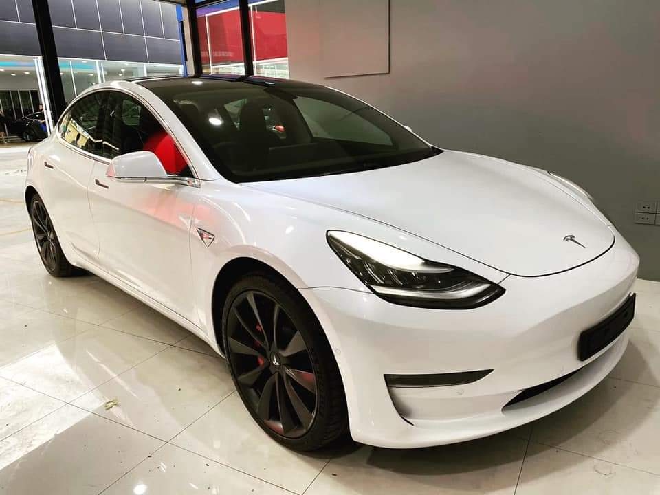 เช่า Tesla Model 3
